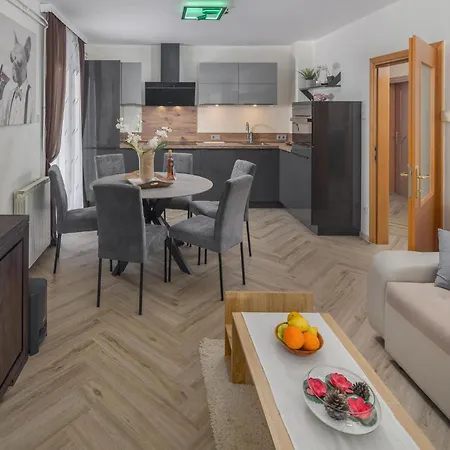 Awesome In Micetici With Wifi Apartment *