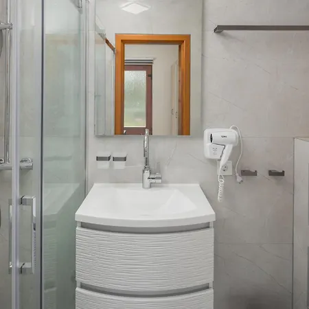 Apartment Gorgeous In Micetici With Wifi Ladrovici