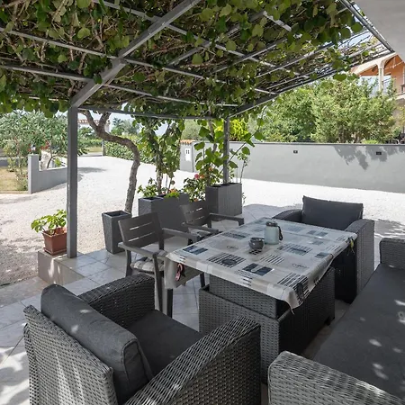 Awesome In Micetici With Wifi Apartment