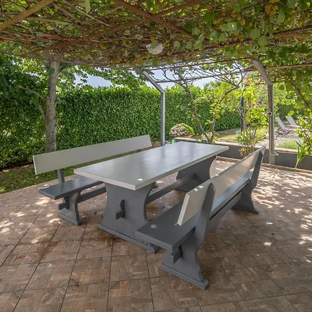 Gorgeous In Micetici With Wifi Apartment *