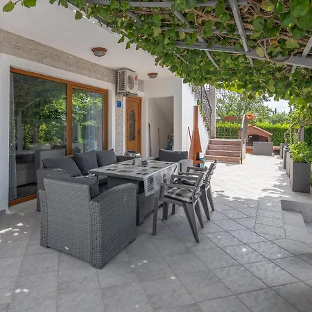 Awesome In Micetici With Wifi Apartman Ladrovići