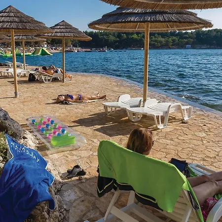 Gorgeous In Micetici With Wifi Apartment *
